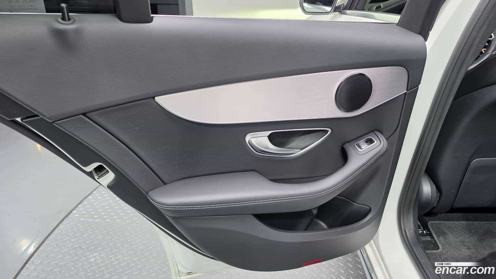 C-Class Mercedes-Benz 2020.4-INNER-035