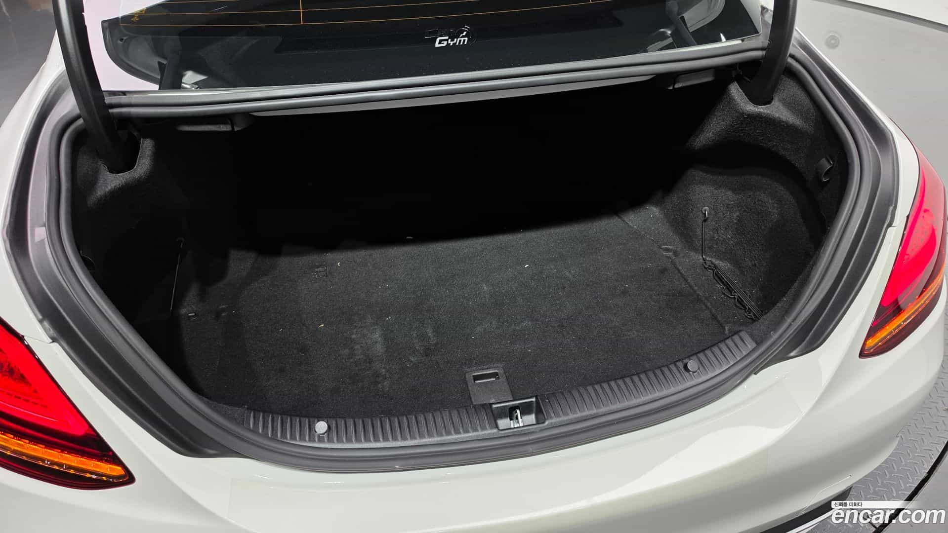 C-Class Mercedes-Benz 2020.4-OPTION-043