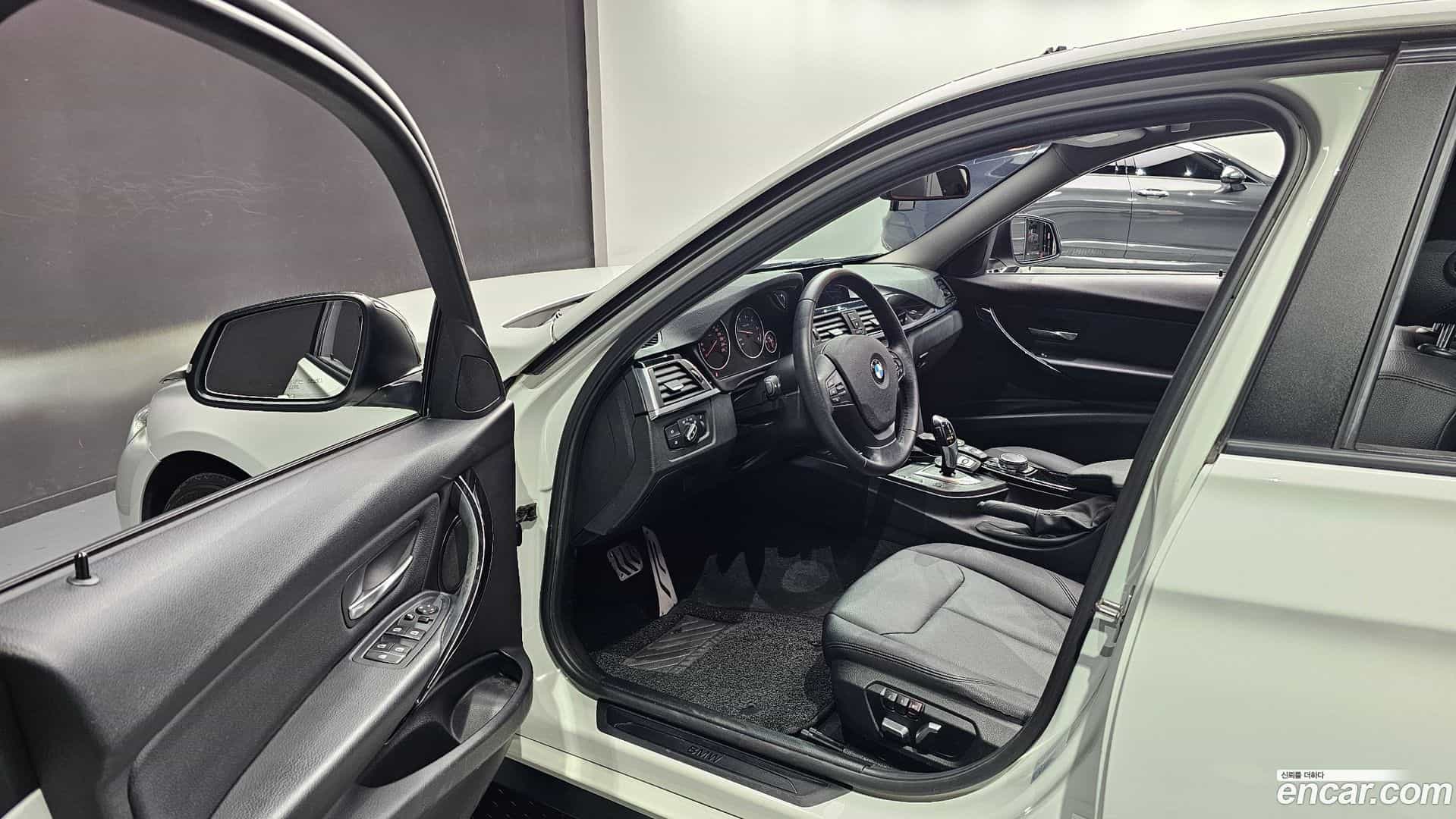 3-Series BMW 2016.0-INNER-010