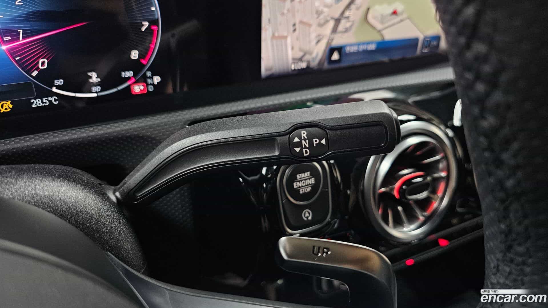 CLA-Class Mercedes-Benz 2025.8-INNER-009
