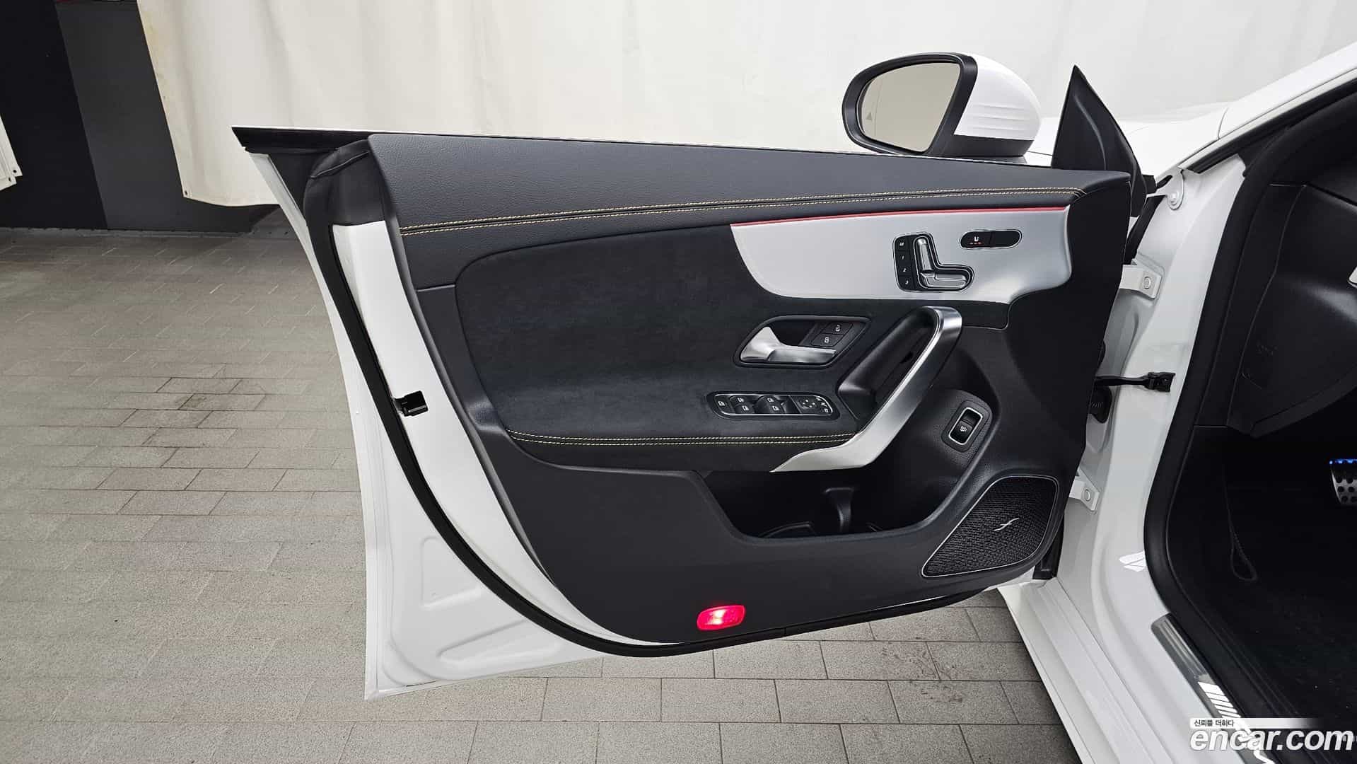 CLA-Class Mercedes-Benz 2025.8-INNER-034