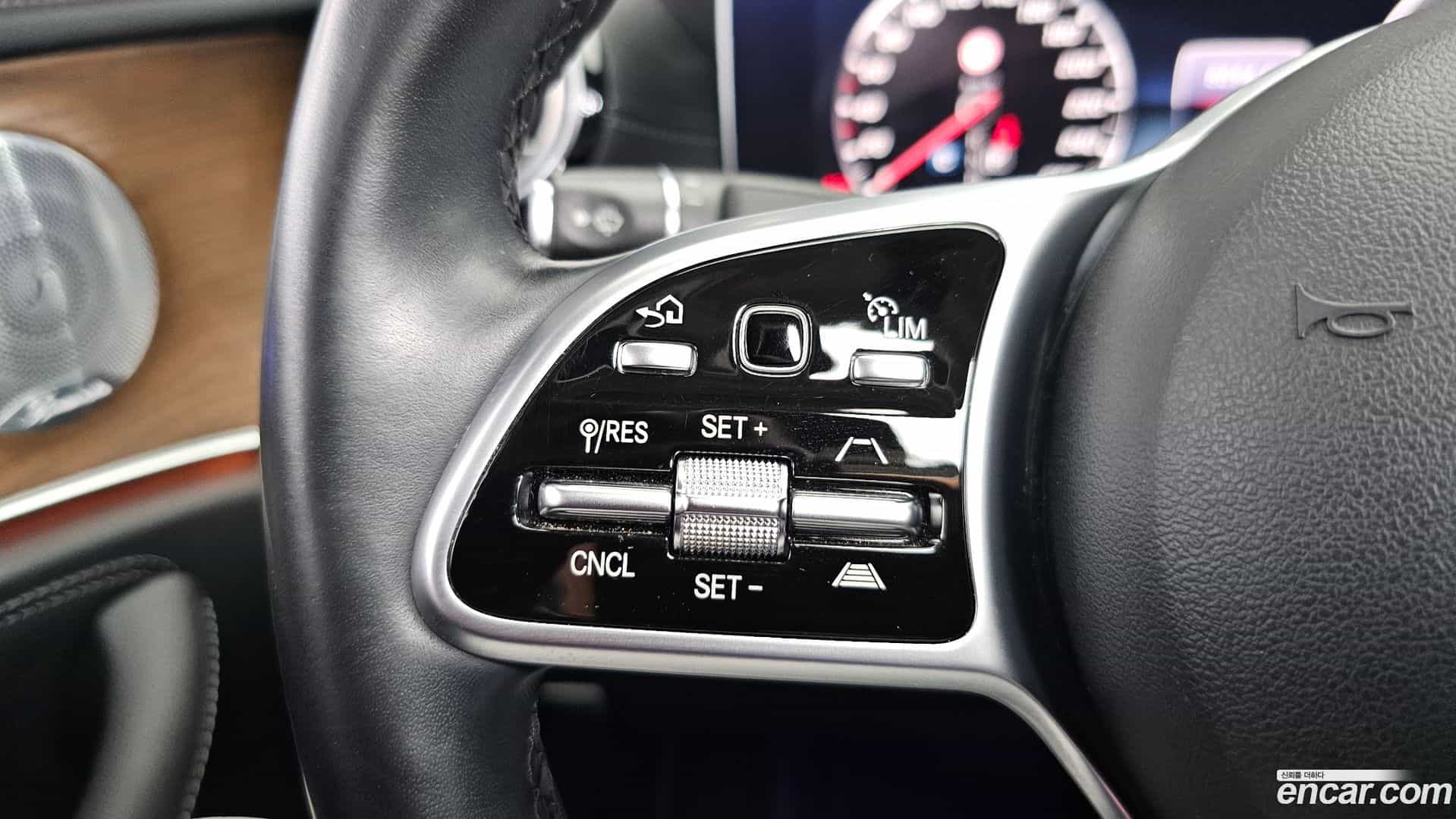 E-Class Mercedes-Benz 2020.1-OPTION-018