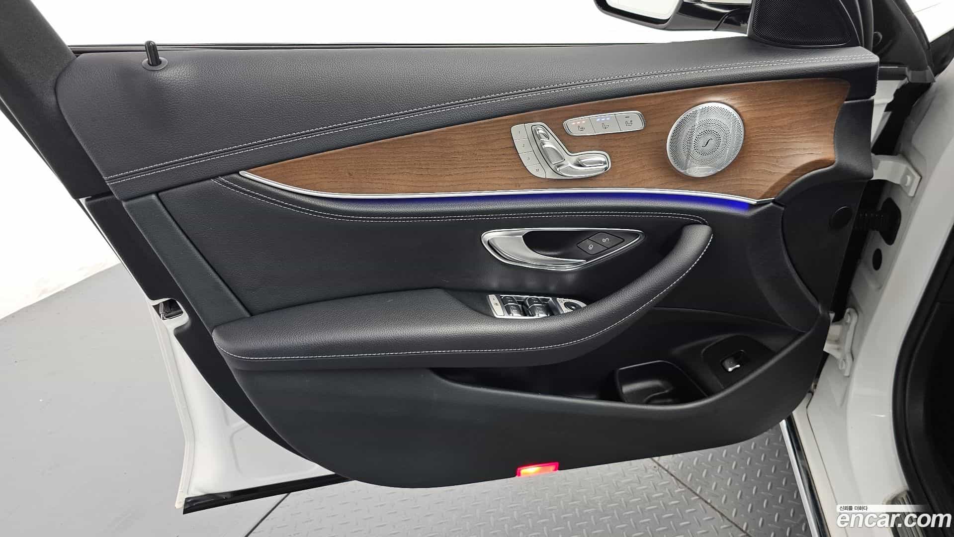 E-Class Mercedes-Benz 2020.1-INNER-034