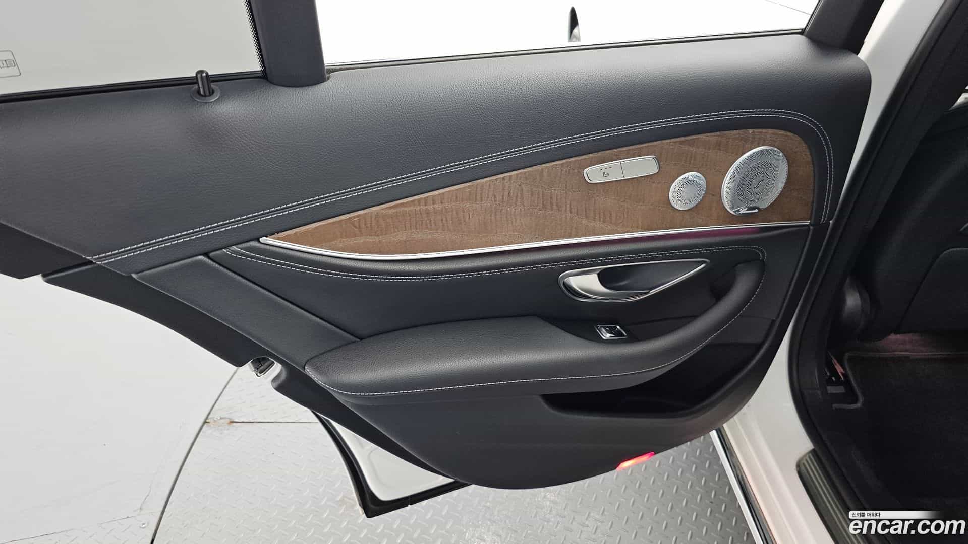E-Class Mercedes-Benz 2020.1-INNER-035