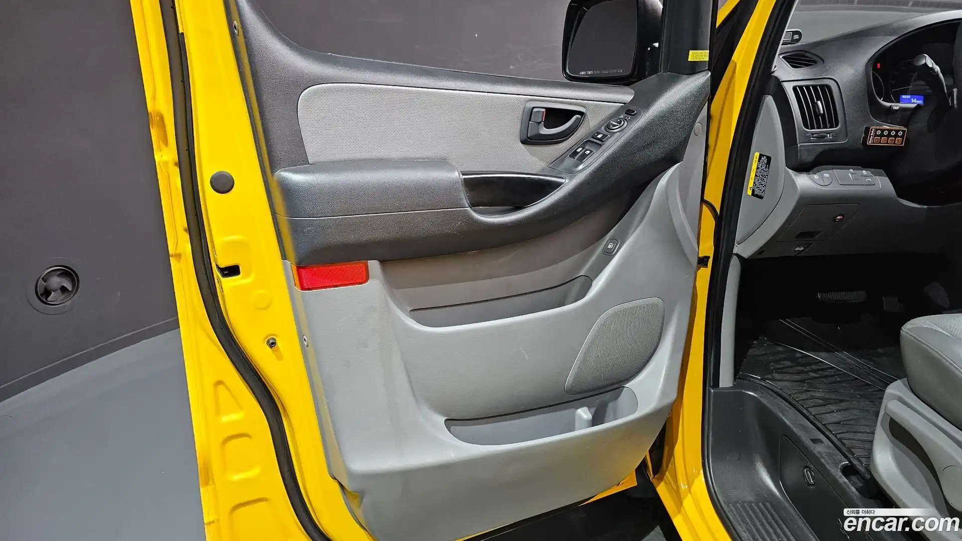 Starex Hyundai 2018.2-INNER-035