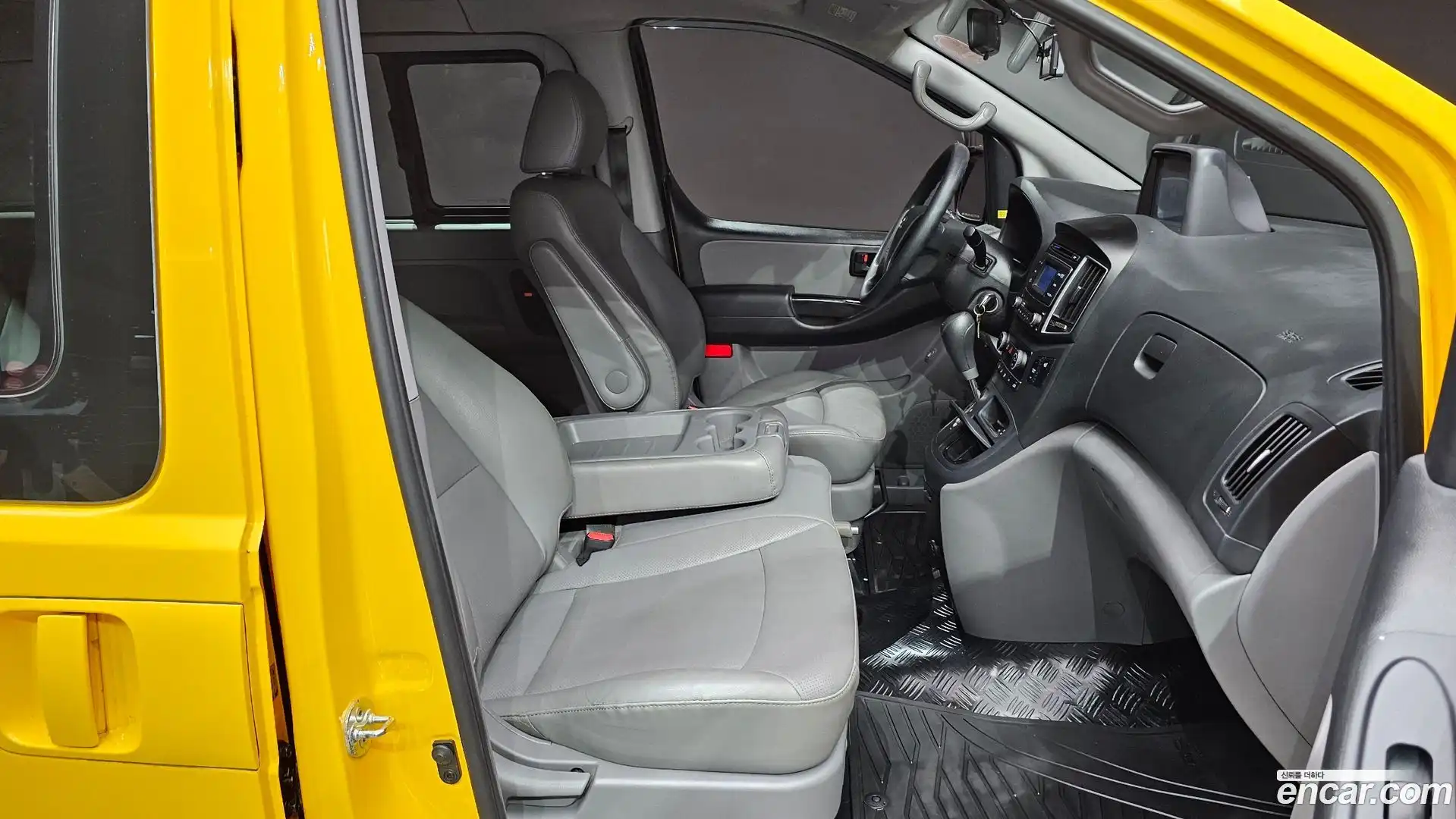 Starex Hyundai 2018.2-INNER-036