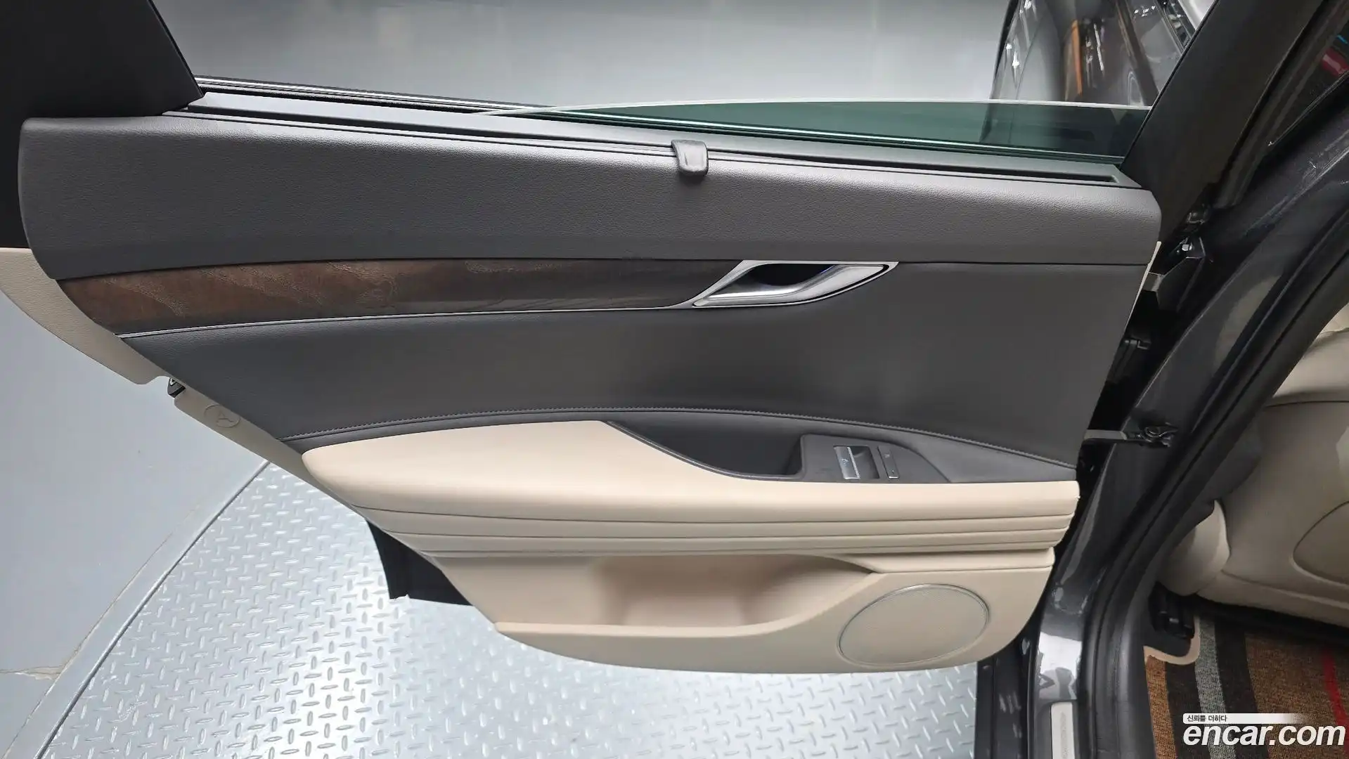 G80 Genesis 2020.4-INNER-035