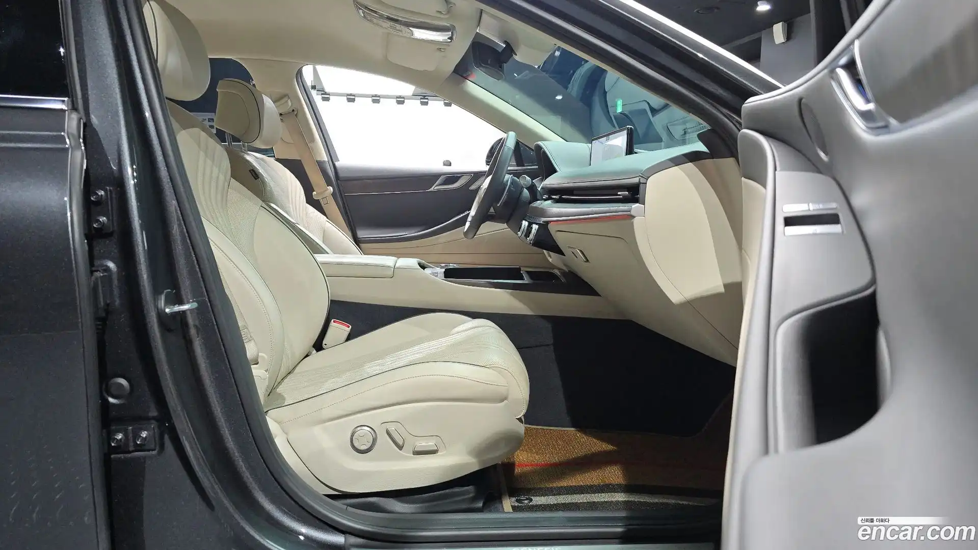 G80 Genesis 2020.4-INNER-036