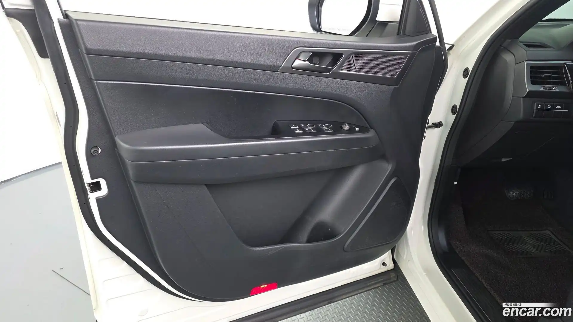 Rexton KG Mobility 2023.4-INNER-034