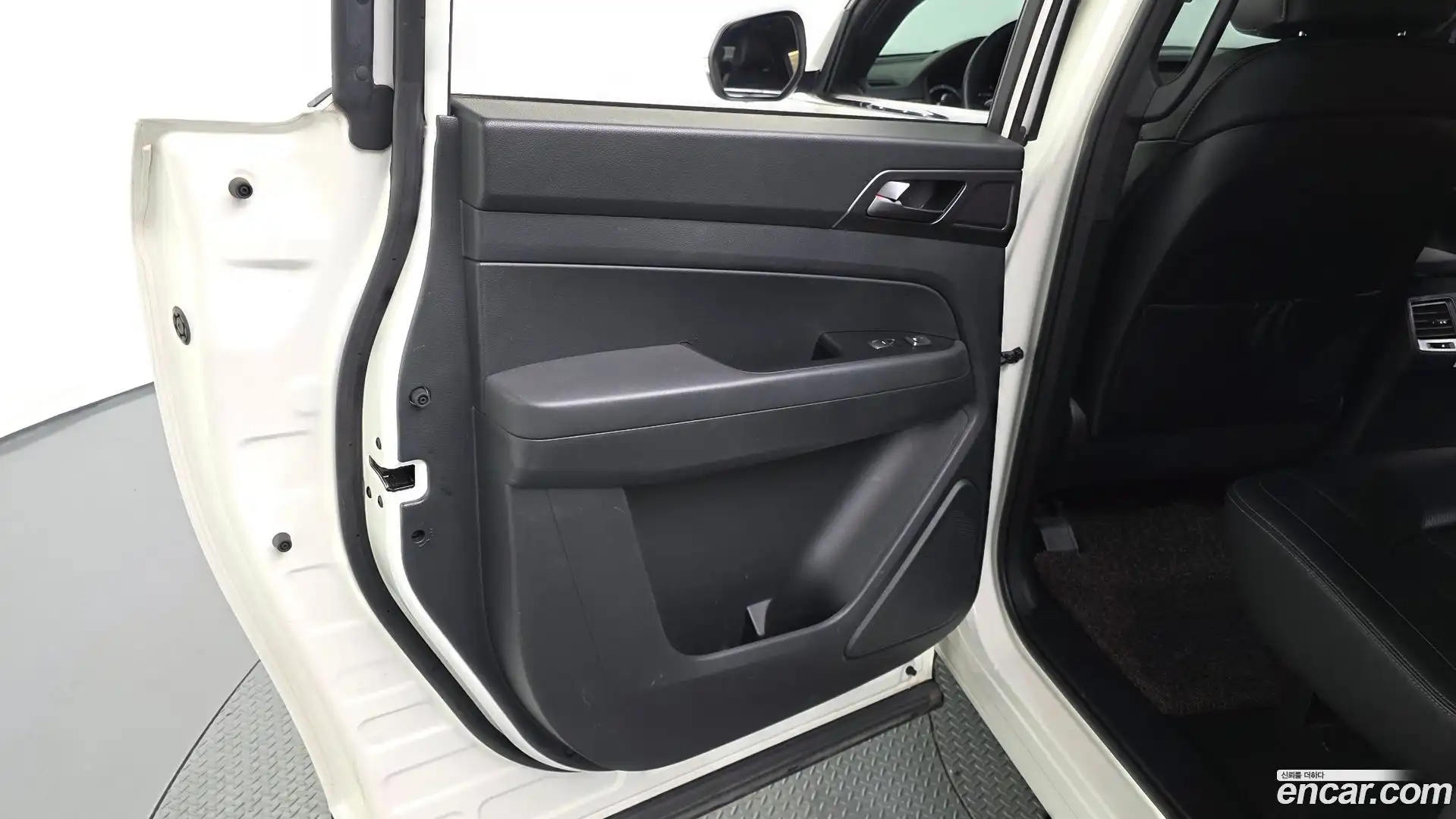 Rexton KG Mobility 2023.4-INNER-035