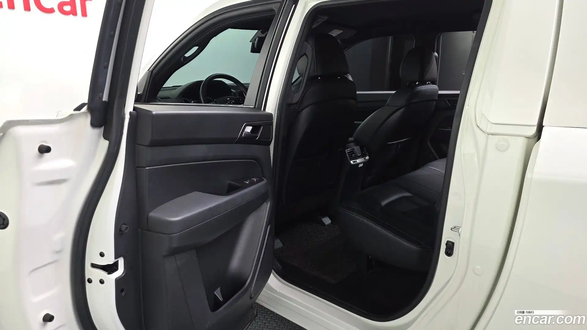 Rexton KG Mobility 2023.4-INNER-036
