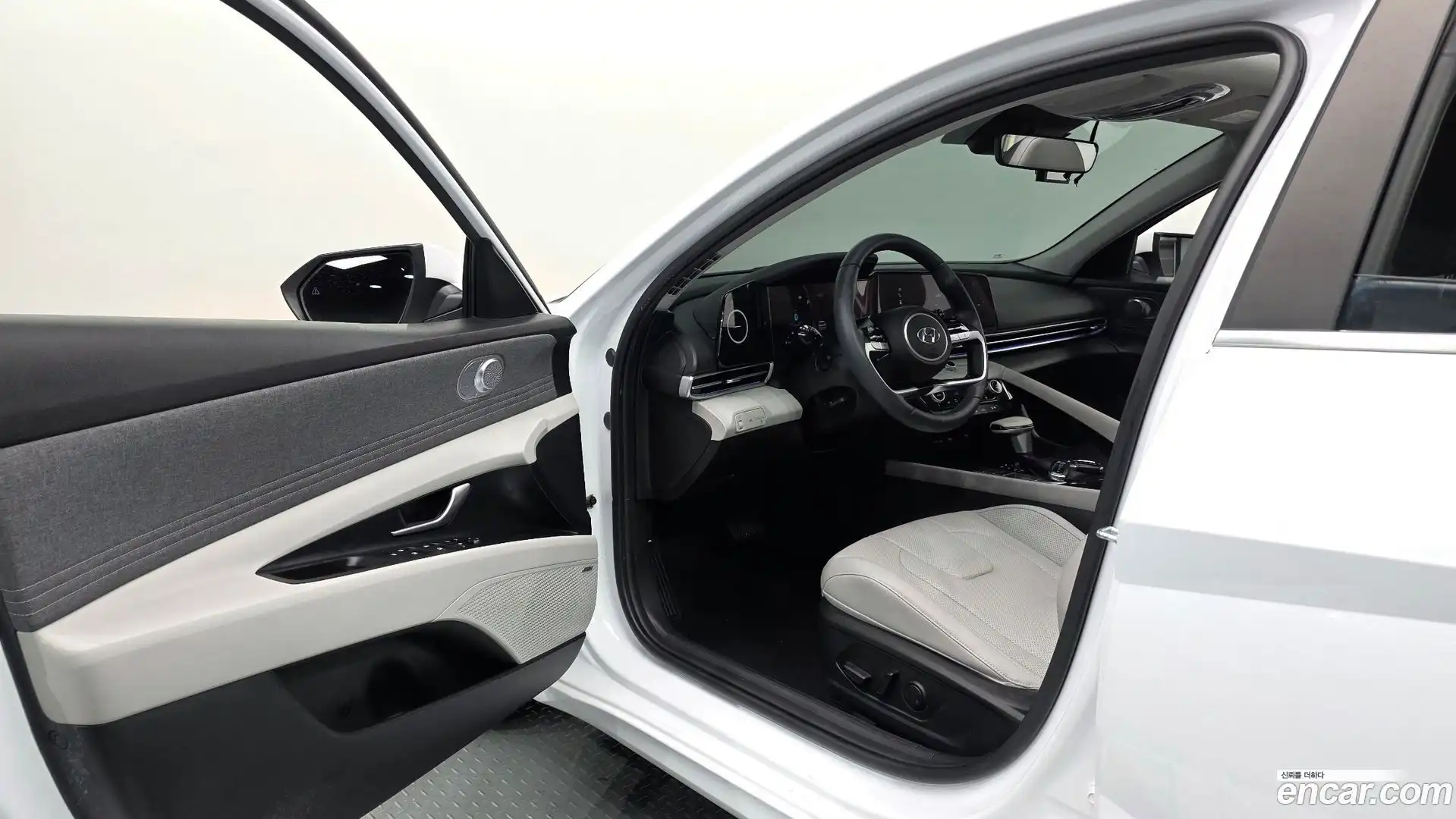 AVANTE Hyundai 2022.1-INNER-010