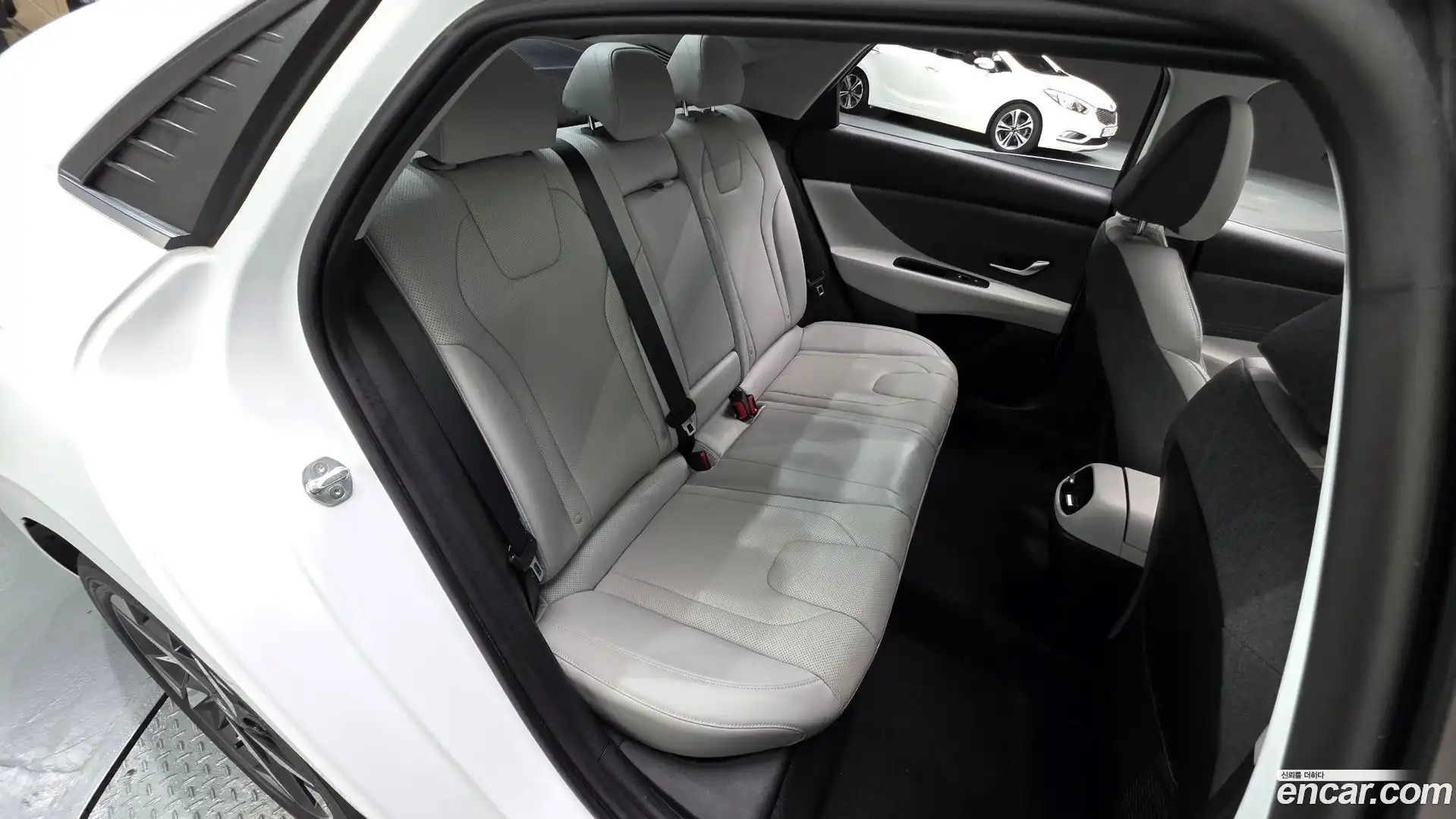 AVANTE Hyundai 2022.1-INNER-036