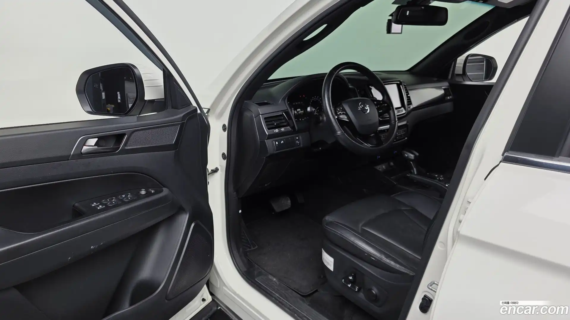 Rexton KG Mobility 2021.11-INNER-010