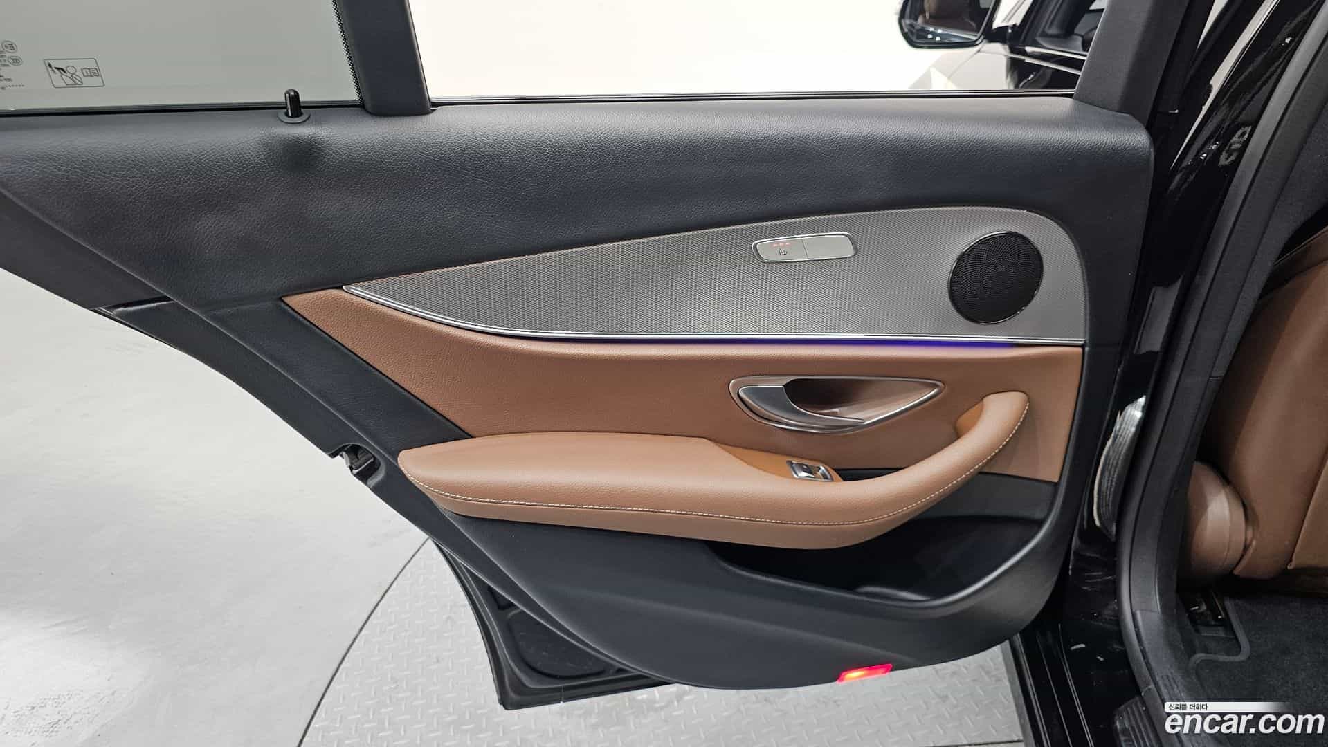 E-Class Mercedes-Benz 2020.6-INNER-035