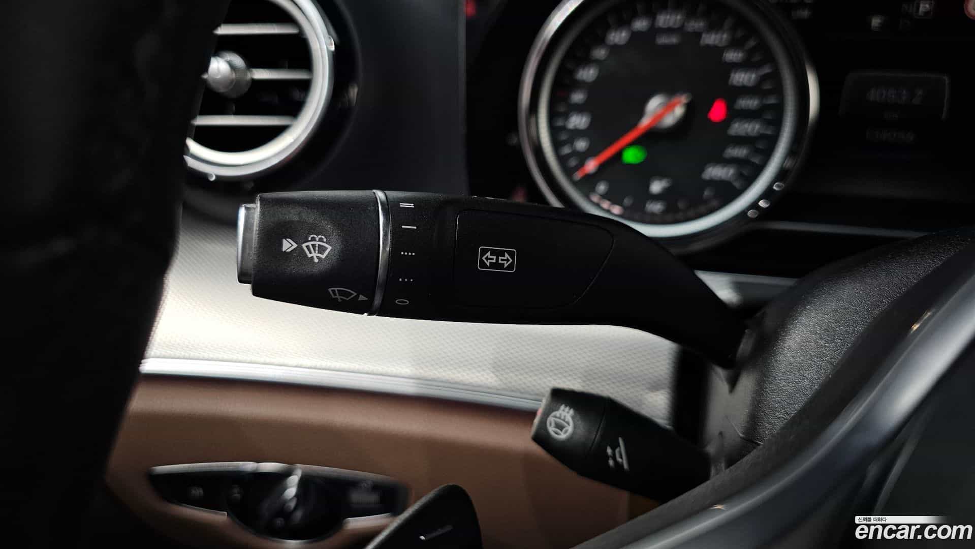 E-Class Mercedes-Benz 2020.6-OPTION-040