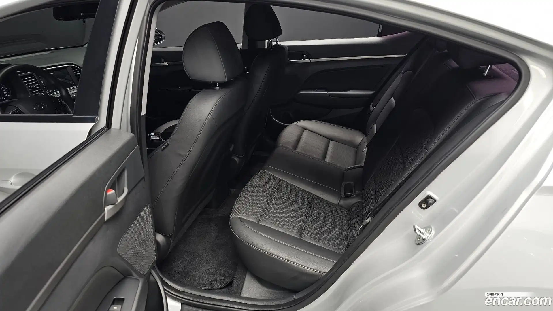 AVANTE Hyundai 2018.2-OPTION-015