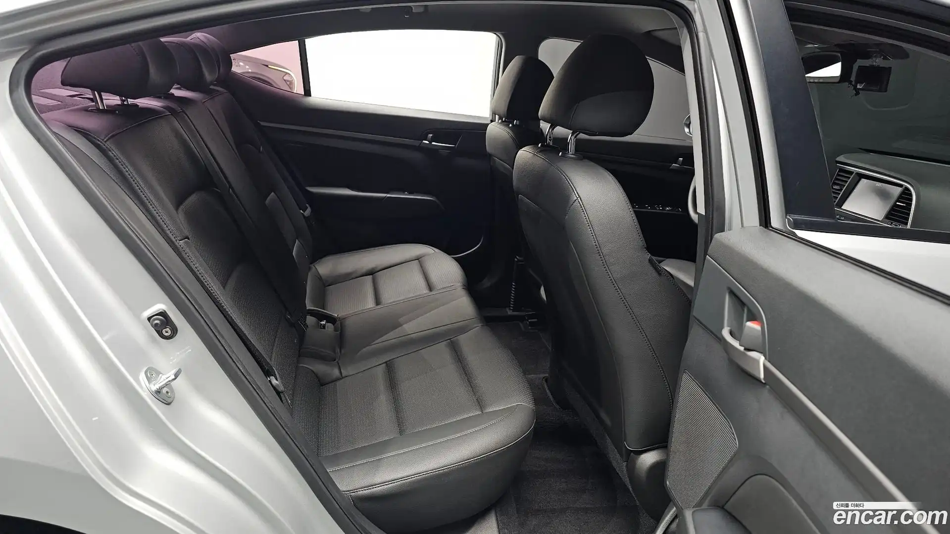 AVANTE Hyundai 2018.2-OPTION-016