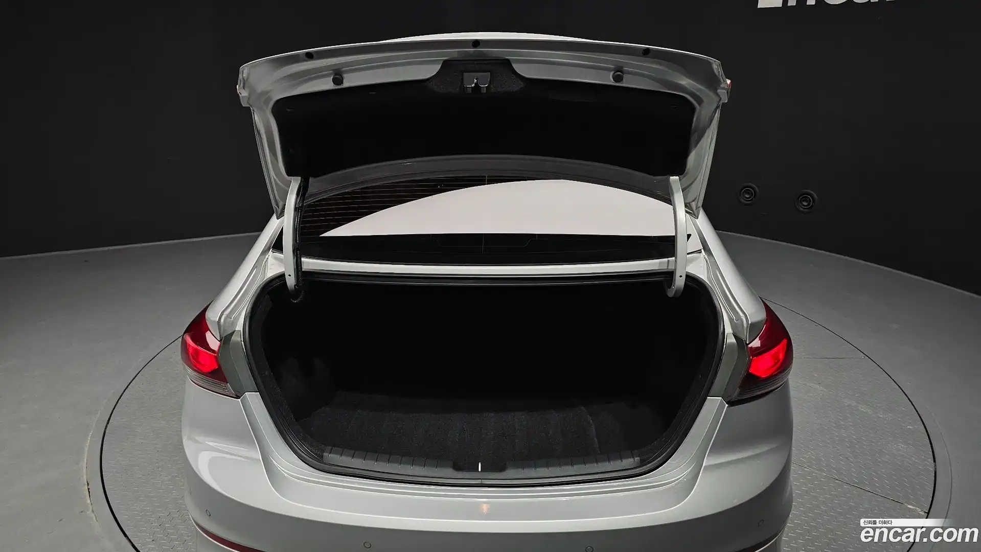 AVANTE Hyundai 2018.2-OPTION-024
