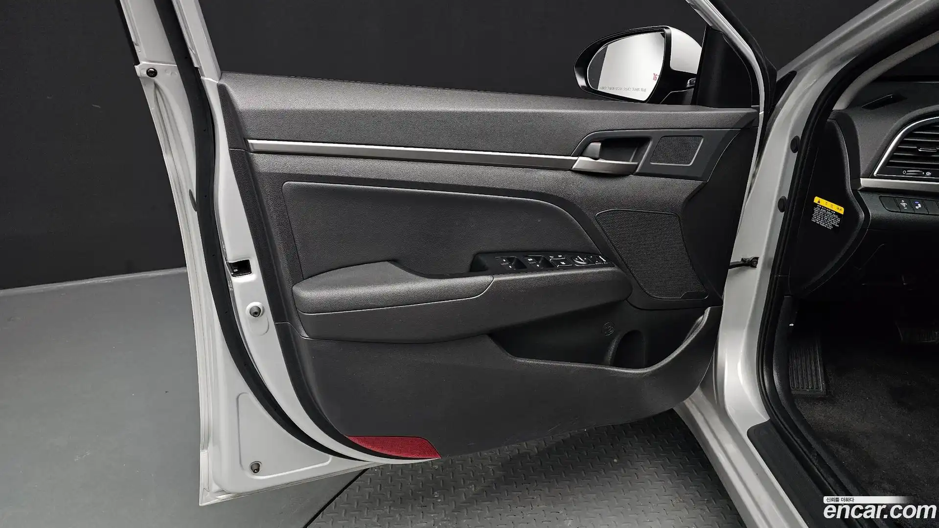 AVANTE Hyundai 2018.2-INNER-034