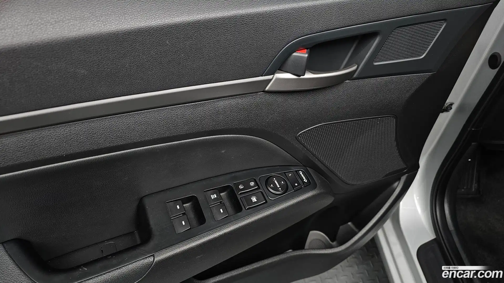 AVANTE Hyundai 2018.2-OPTION-044