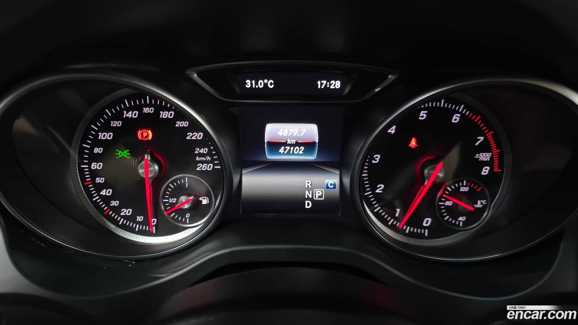 GLA-Class Mercedes-Benz 2019.7-INNER-008