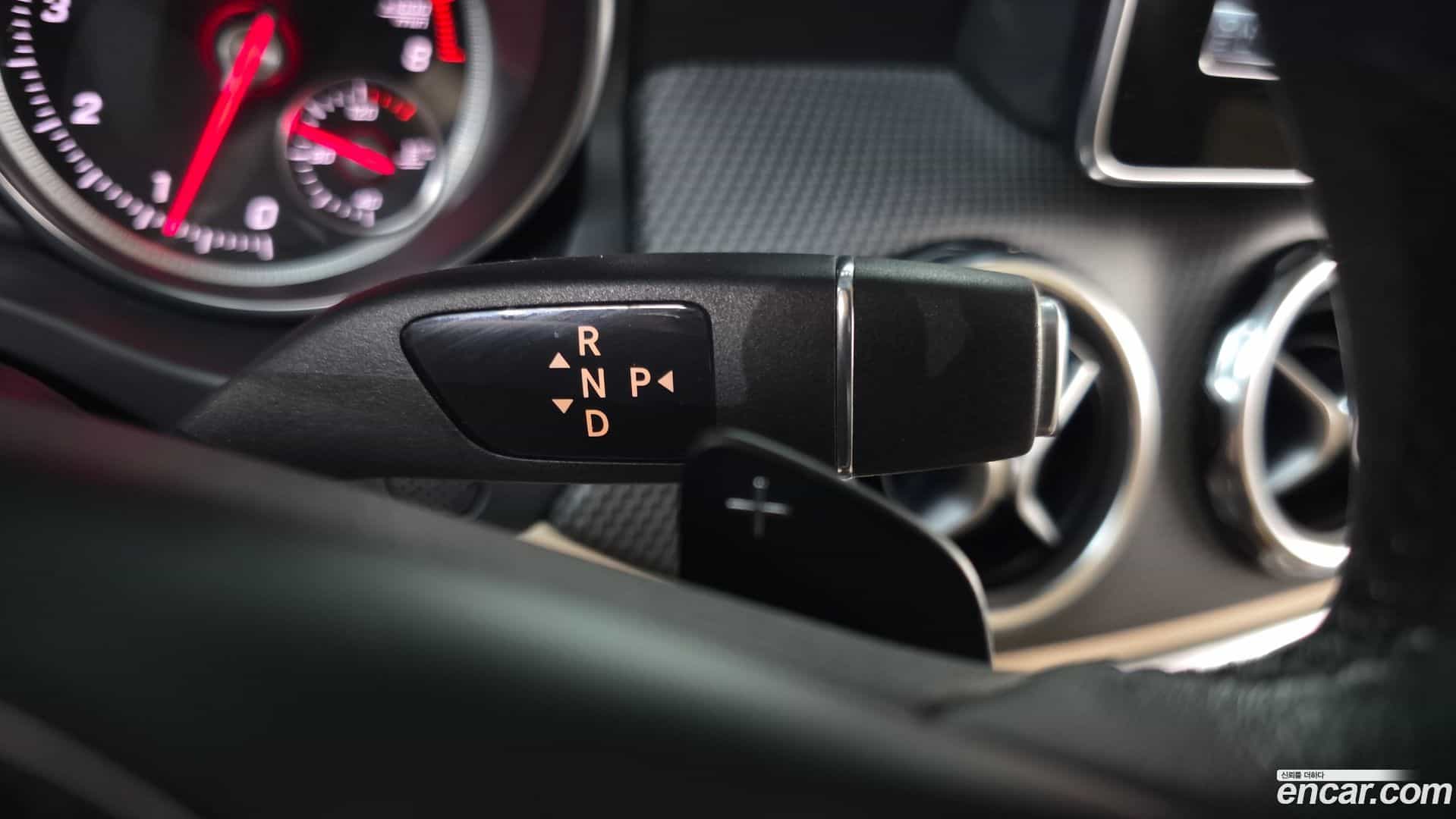 GLA-Class Mercedes-Benz 2019.7-INNER-009