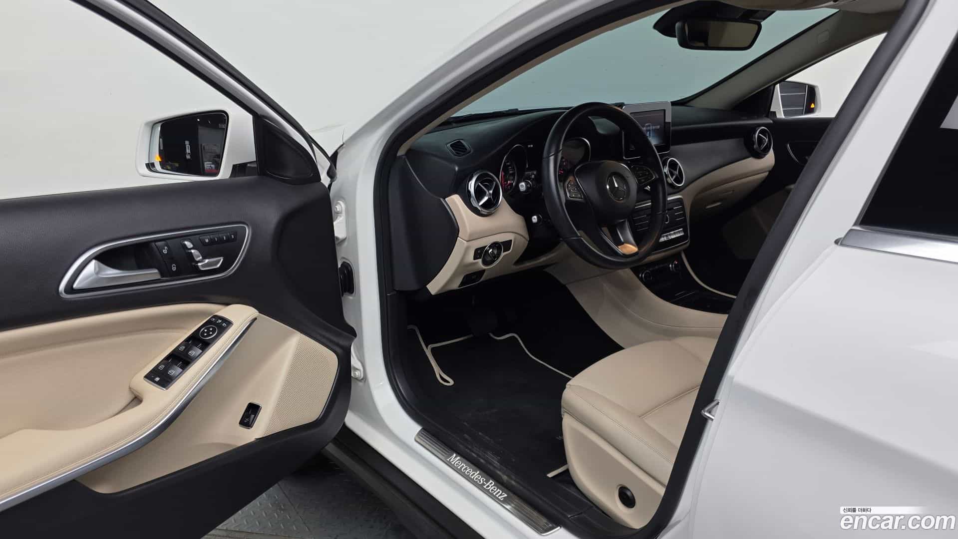 GLA-Class Mercedes-Benz 2019.7-INNER-010