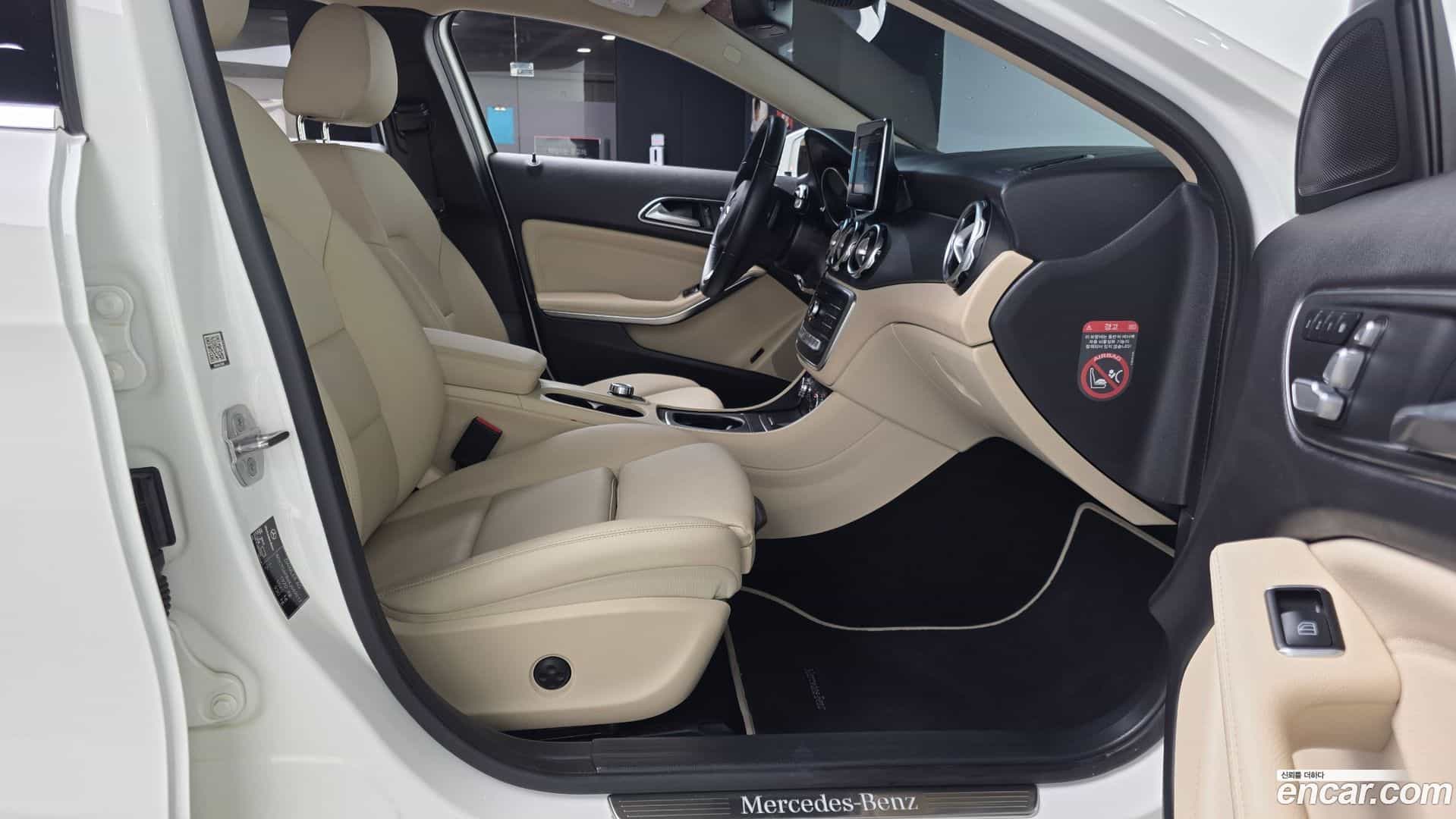 GLA-Class Mercedes-Benz 2019.7-OPTION-015