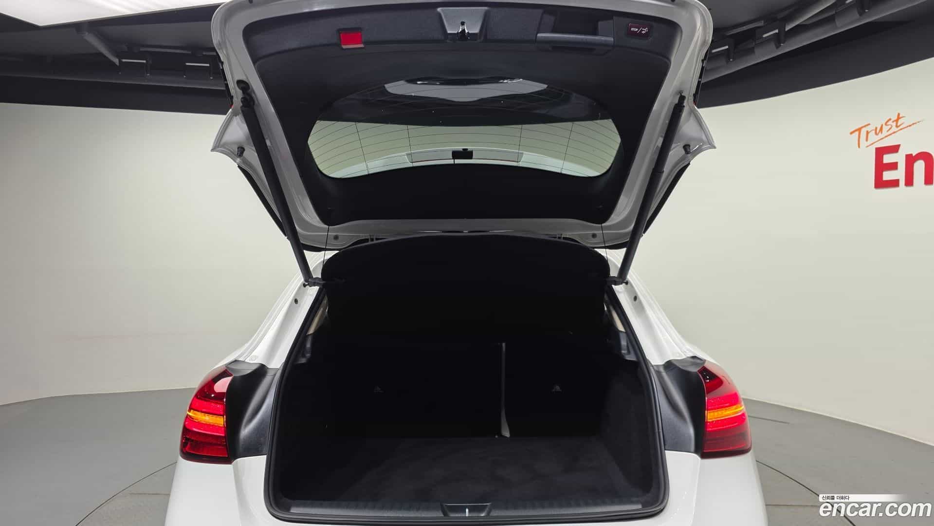 GLA-Class Mercedes-Benz 2019.7-OPTION-024