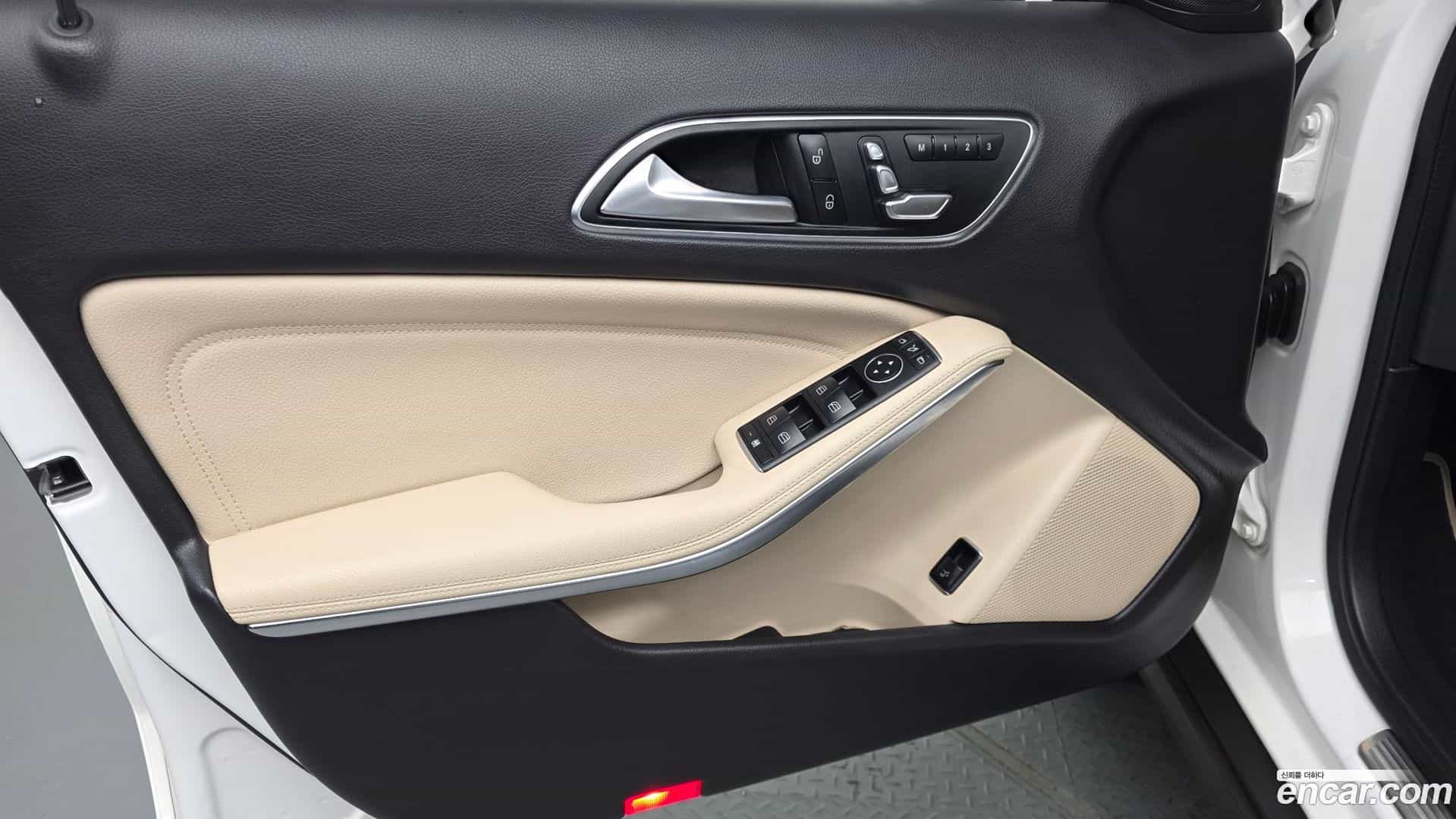 GLA-Class Mercedes-Benz 2019.7-INNER-034