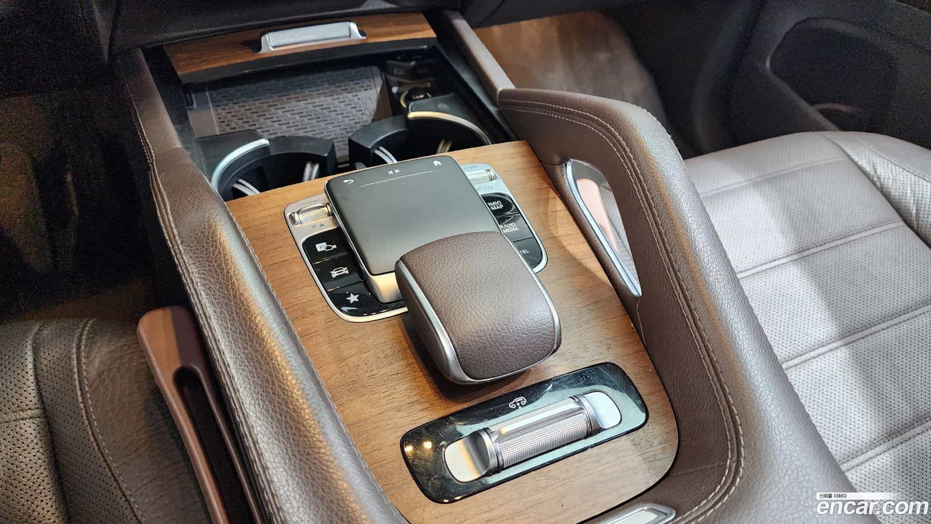 GLE-Class Mercedes-Benz 2019.10-INNER-009
