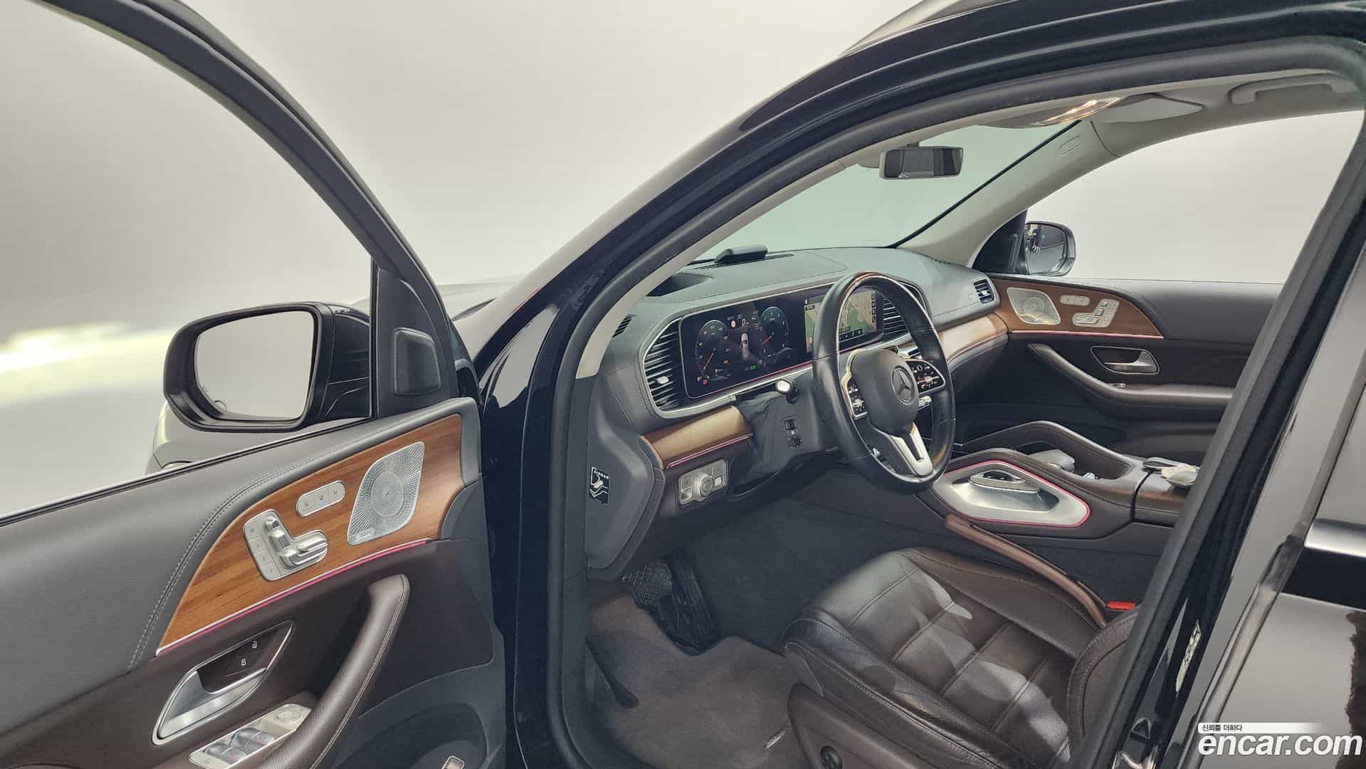 GLE-Class Mercedes-Benz 2019.10-INNER-010