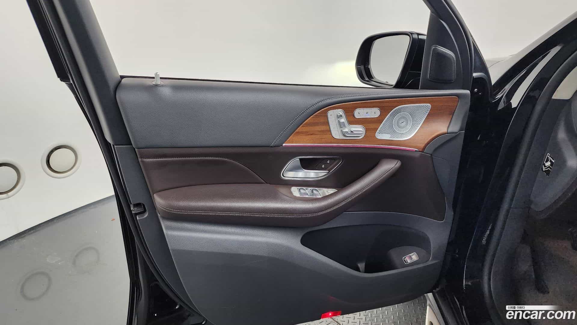 GLE-Class Mercedes-Benz 2019.10-INNER-034