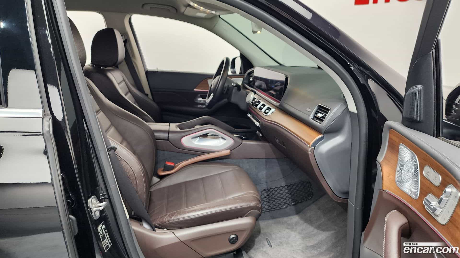 GLE-Class Mercedes-Benz 2019.10-INNER-036