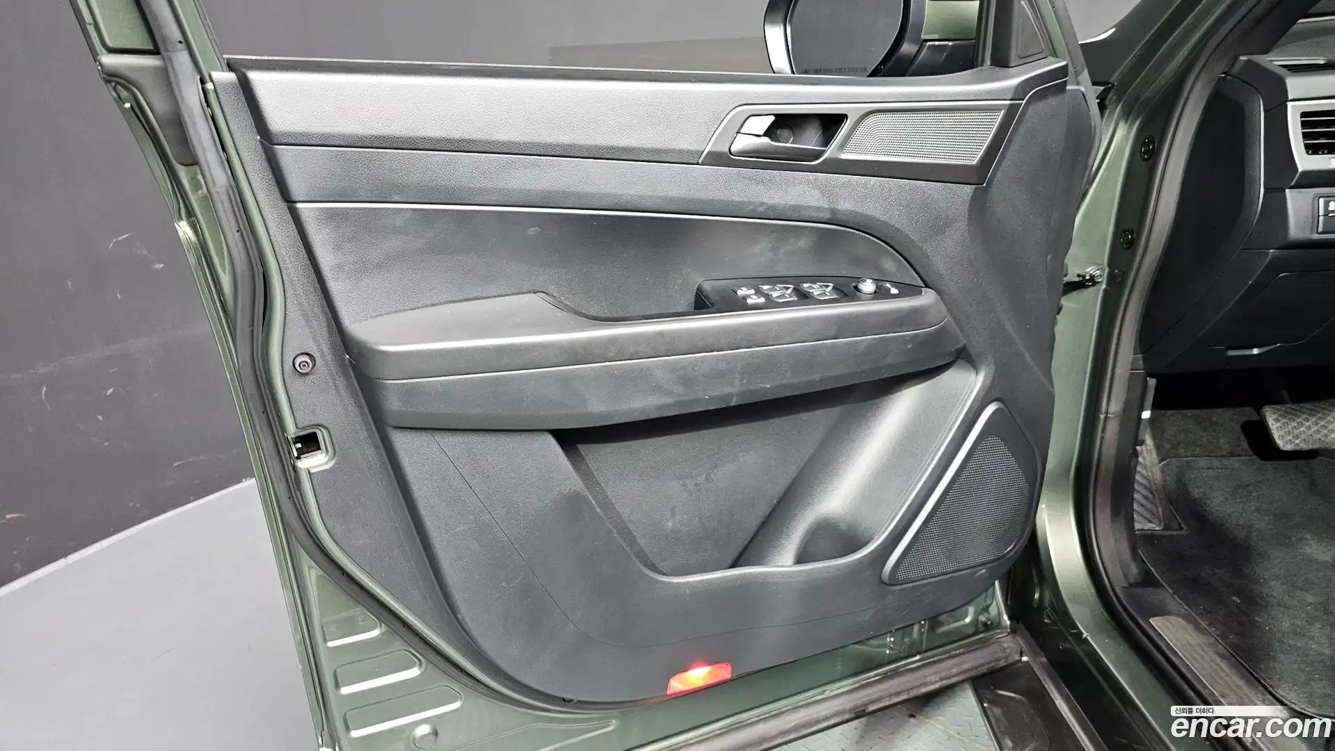 Rexton KG Mobility 2023.2-INNER-034