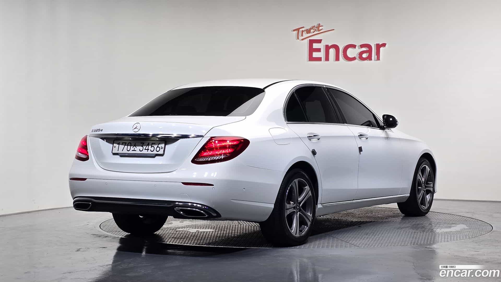 E-Class Mercedes-Benz 2019.9-OUTER-002