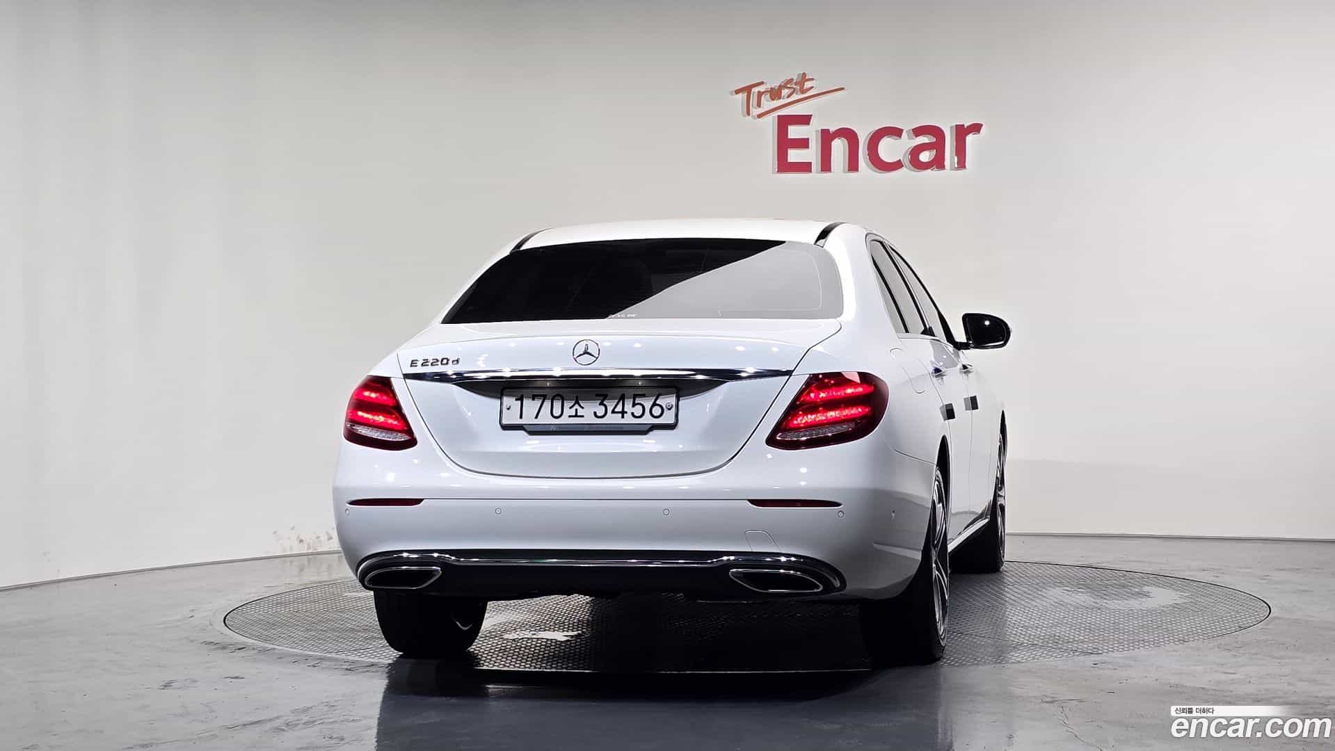 E-Class Mercedes-Benz 2019.9-OUTER-004