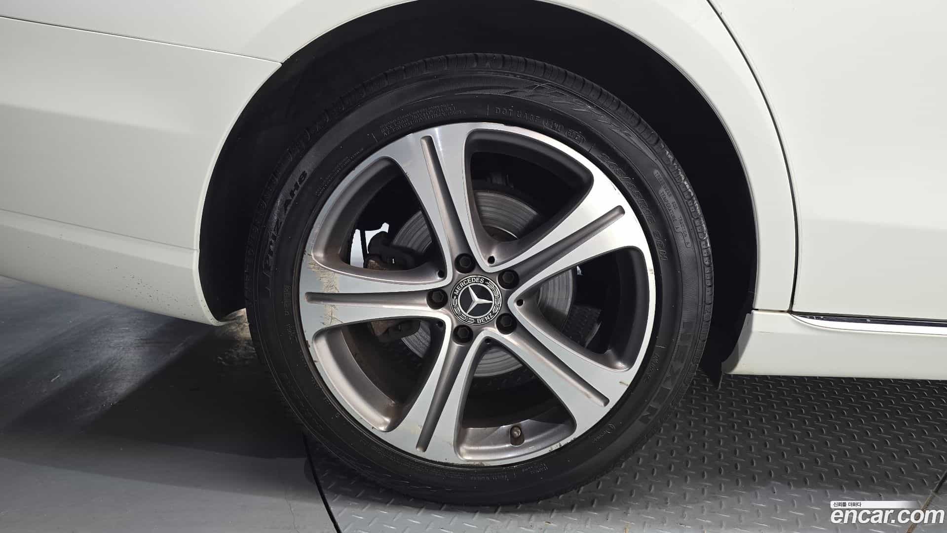 E-Class Mercedes-Benz 2019.9-OUTER-005