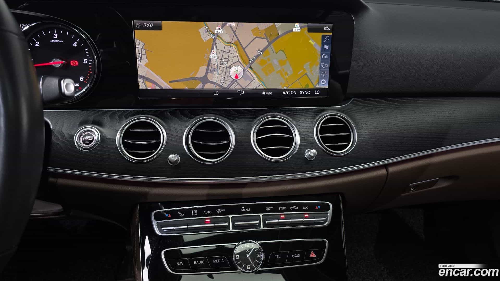 E-Class Mercedes-Benz 2019.9-OPTION-016