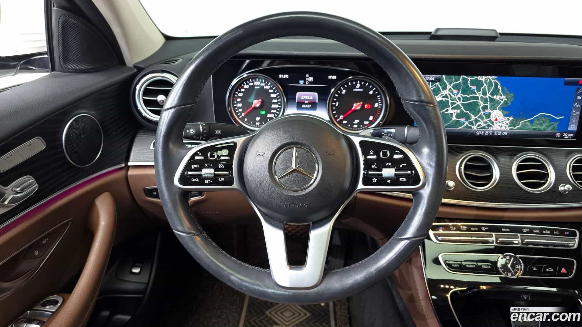 E-Class Mercedes-Benz 2019.9-OPTION-017