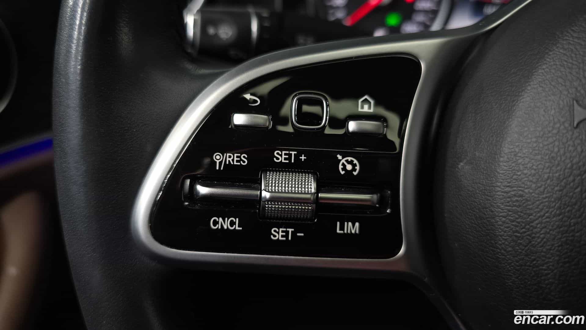 E-Class Mercedes-Benz 2019.9-OPTION-019