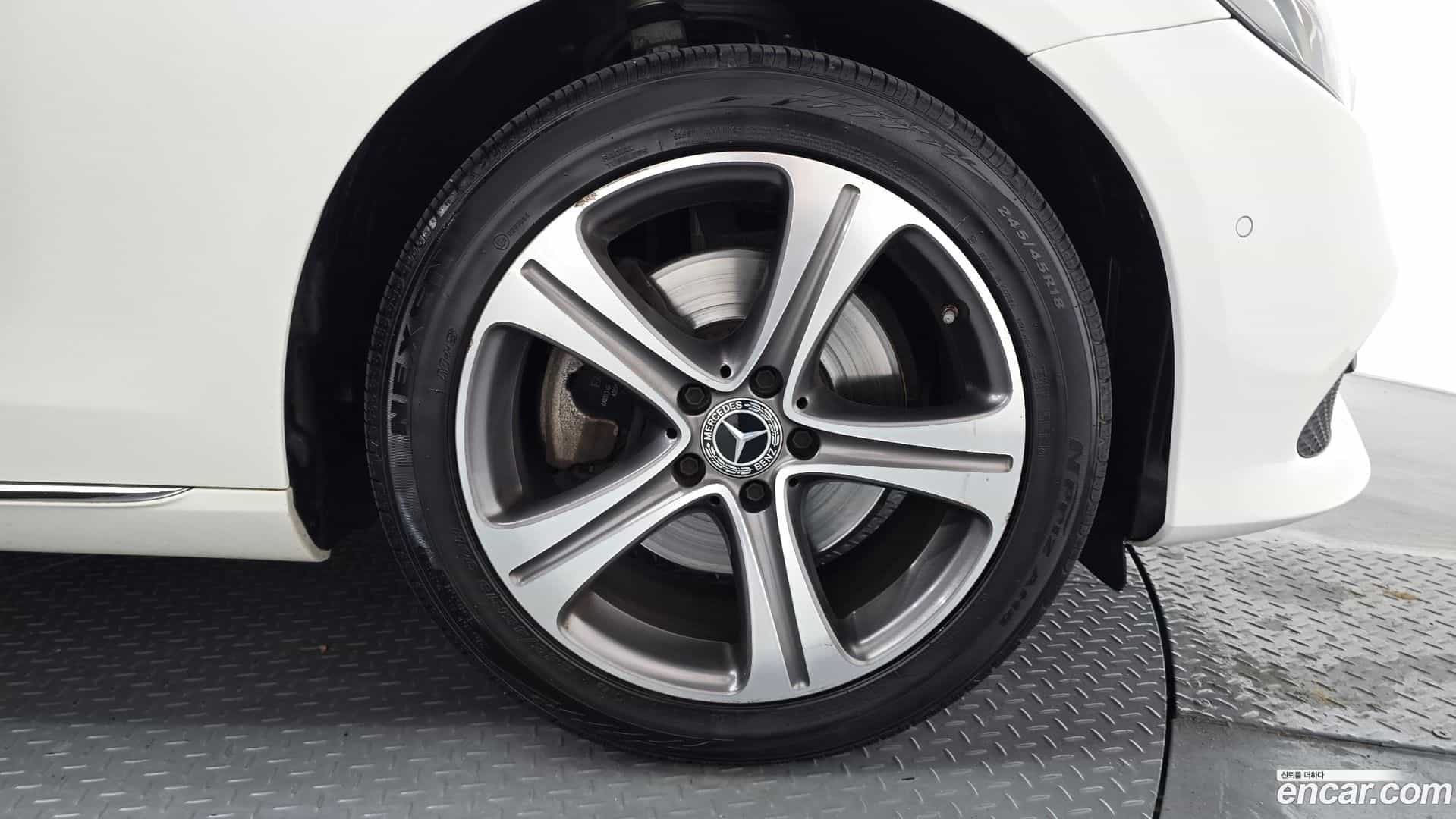 E-Class Mercedes-Benz 2019.9-OUTER-031