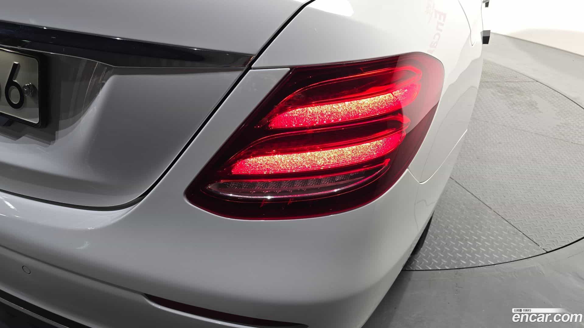 E-Class Mercedes-Benz 2019.9-OUTER-033