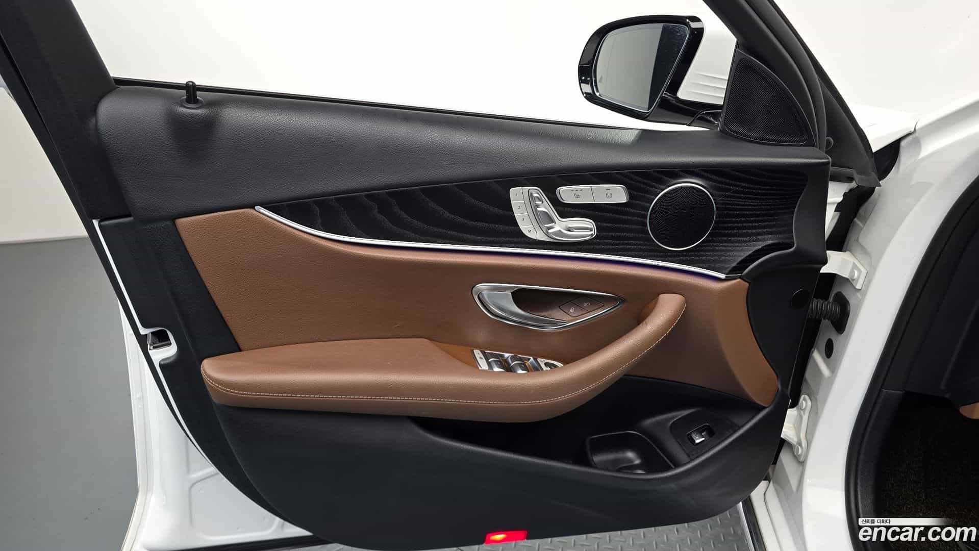 E-Class Mercedes-Benz 2019.9-INNER-034