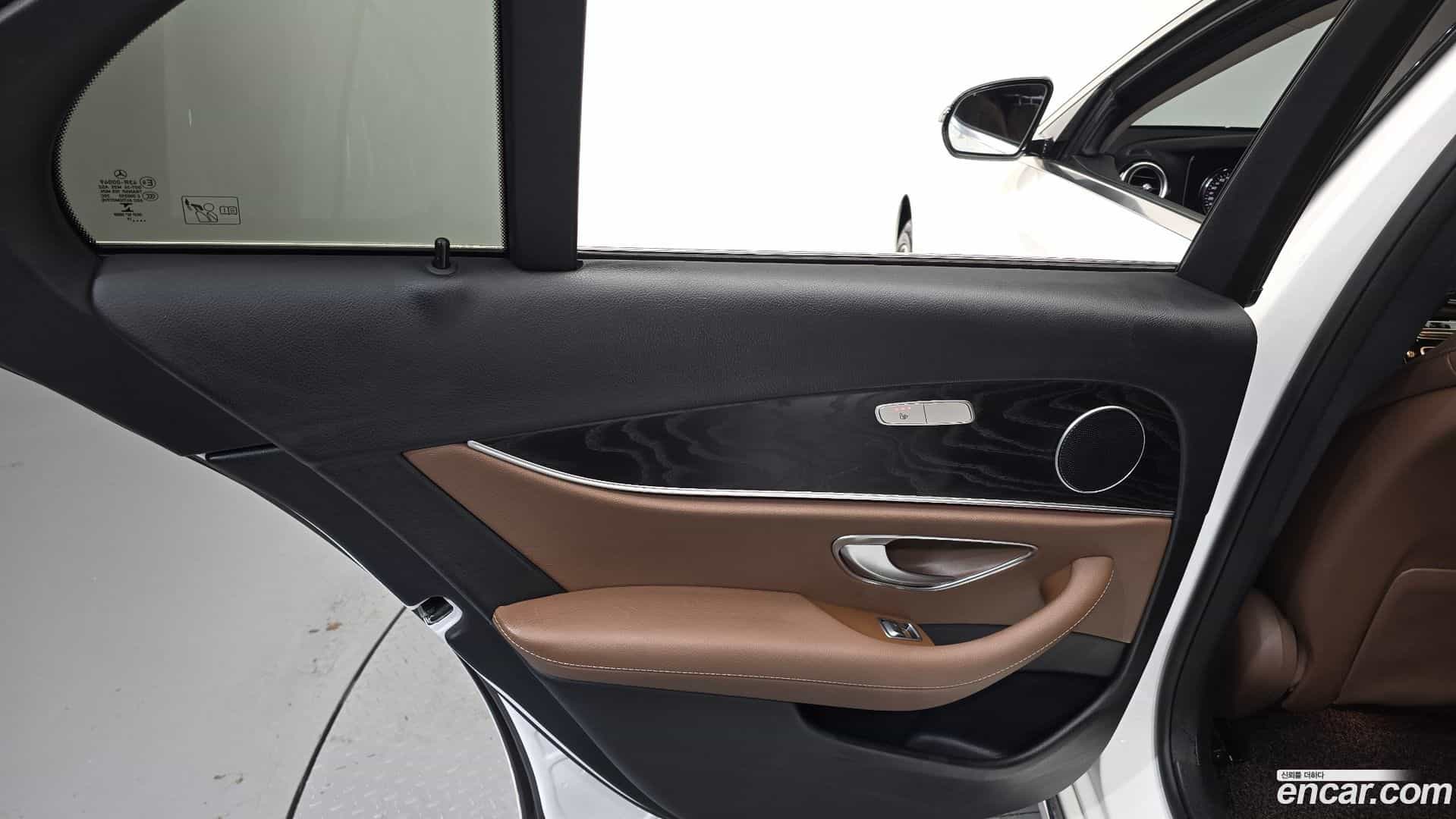 E-Class Mercedes-Benz 2019.9-INNER-035