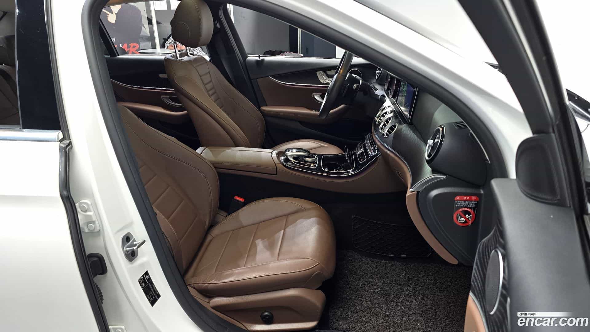 E-Class Mercedes-Benz 2019.9-INNER-036