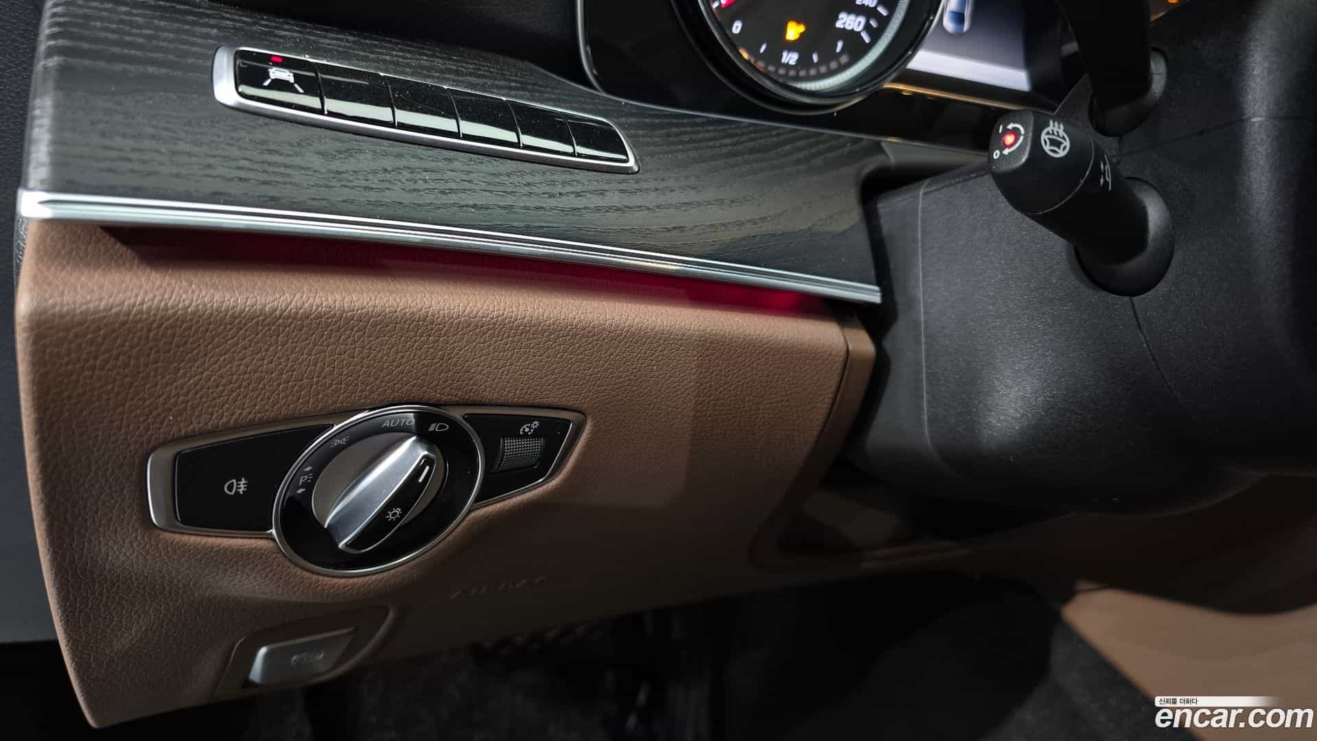 E-Class Mercedes-Benz 2019.9-OPTION-040