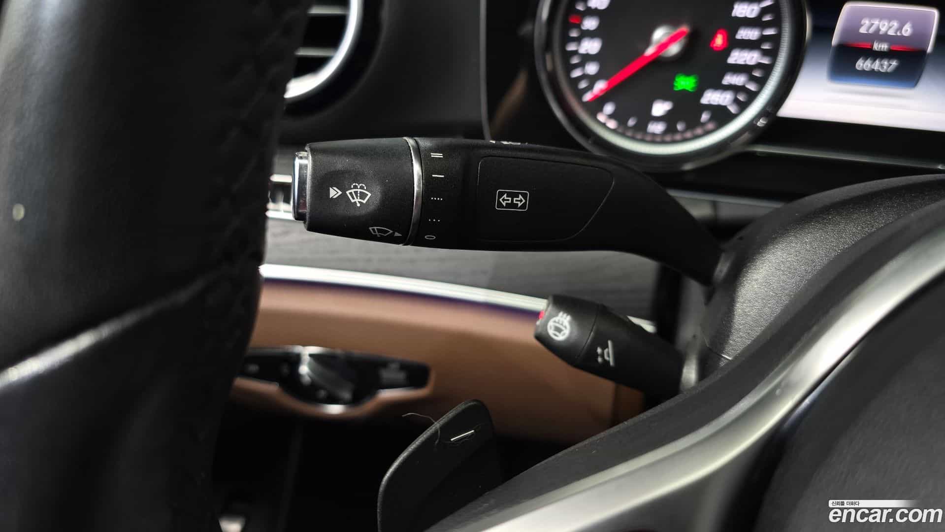 E-Class Mercedes-Benz 2019.9-OPTION-041