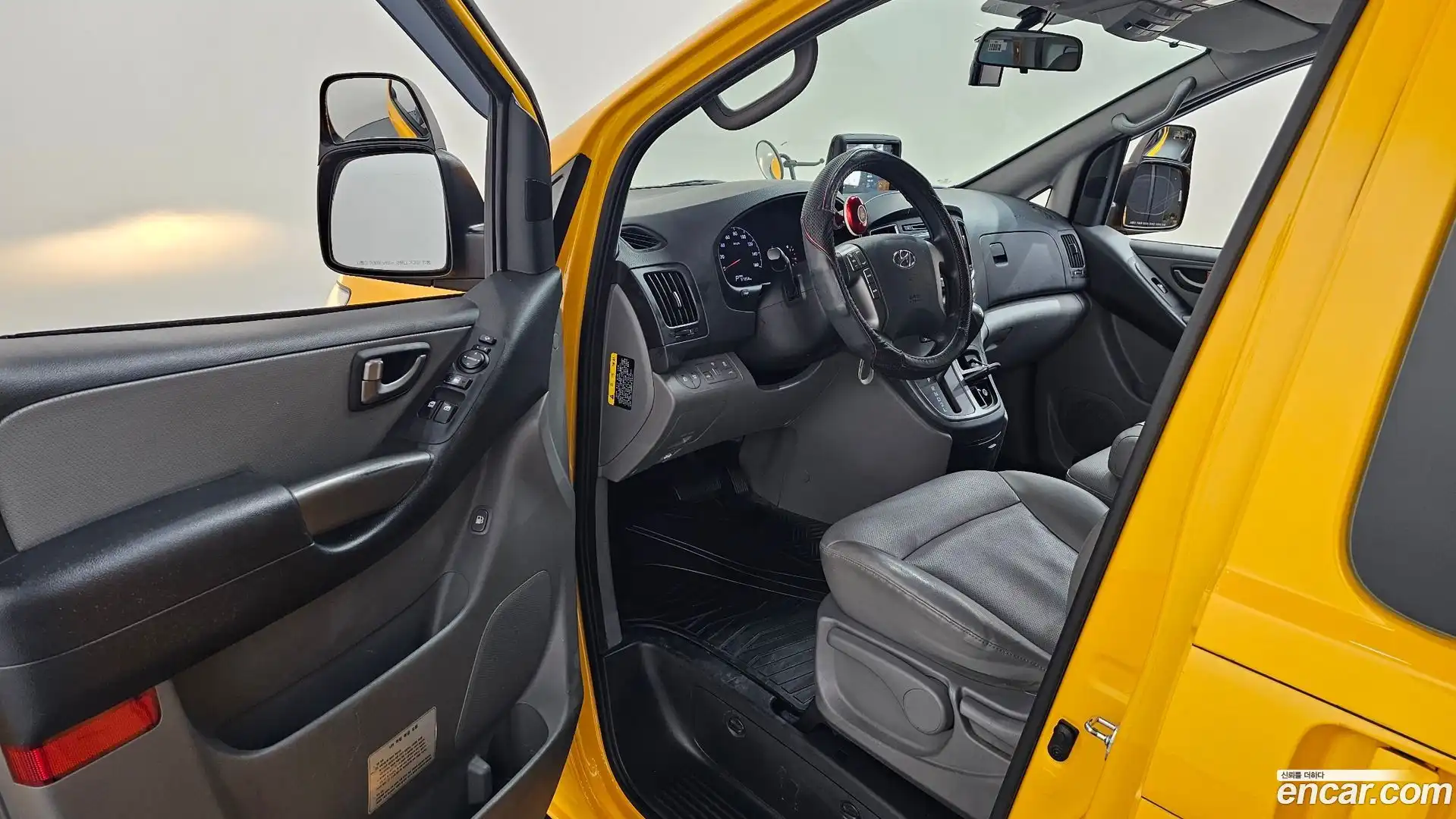 Starex Hyundai 2018.10-INNER-010
